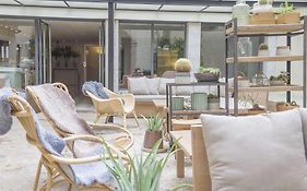 Petit Palace Hotel Tres